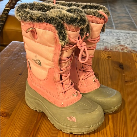 The North Face Pink and gray Insulated lined Boots - Picture 4 of 11